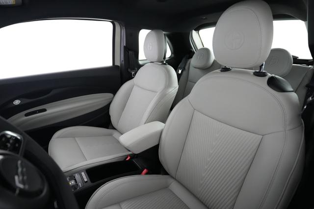 2025 Fiat 500e — photo 3 of 20