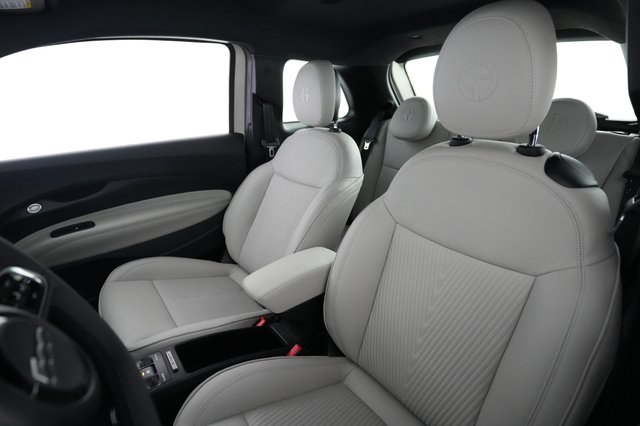 2025 Fiat 500e — photo 3 of 20