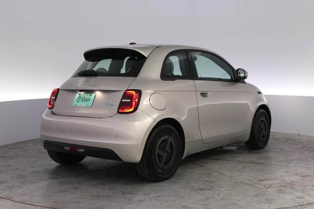 2025 Fiat 500e — photo 2 of 20