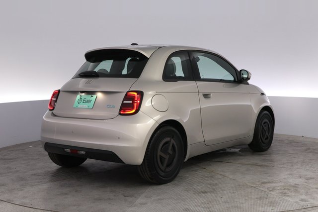 2025 Fiat 500e — photo 2 of 20