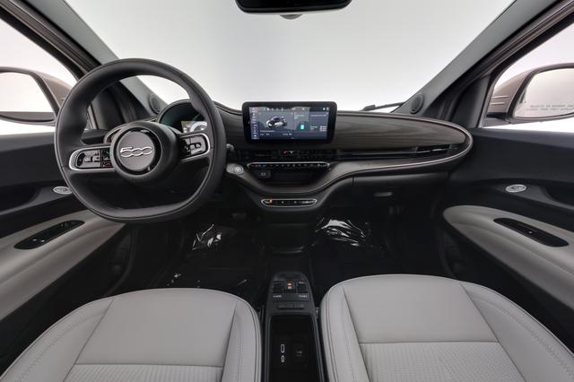 2025 Fiat 500e — photo 5 of 20