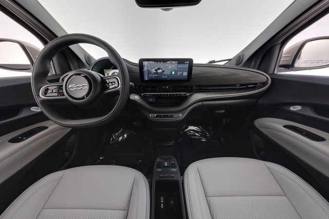 2025 Fiat 500e — photo 5 of 20