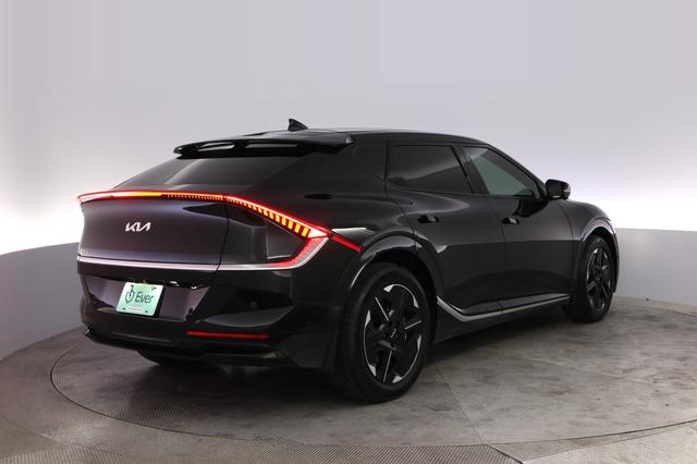 2025 Kia EV6 — photo 2 of 26