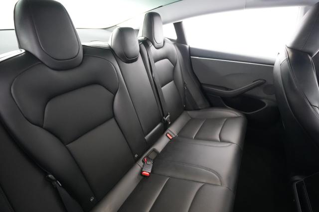 2025 Tesla Model 3 — photo 4 of 22