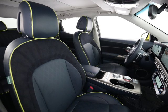 2023 Genesis GV60 — photo 17 of 25