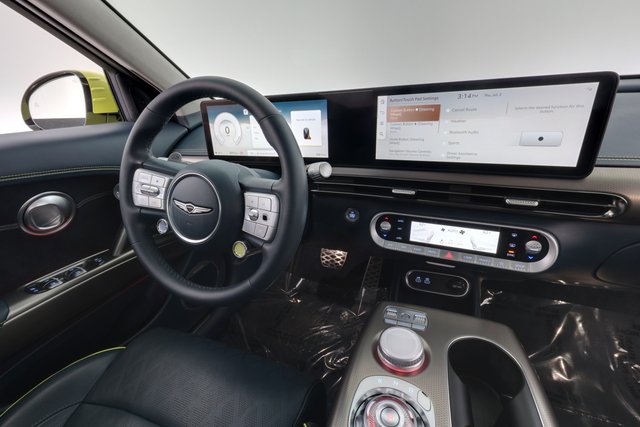 2023 Genesis GV60 — photo 19 of 25