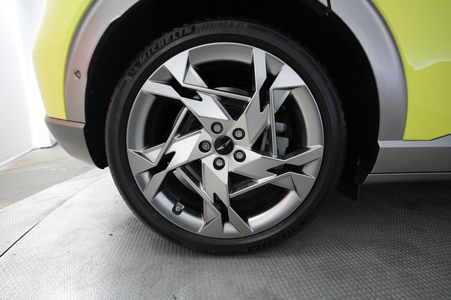 2023 Genesis GV60 — photo 16 of 25
