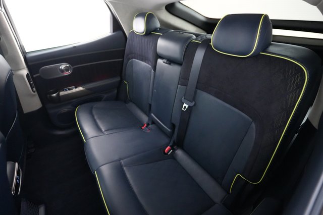 2023 Genesis GV60 — photo 18 of 25