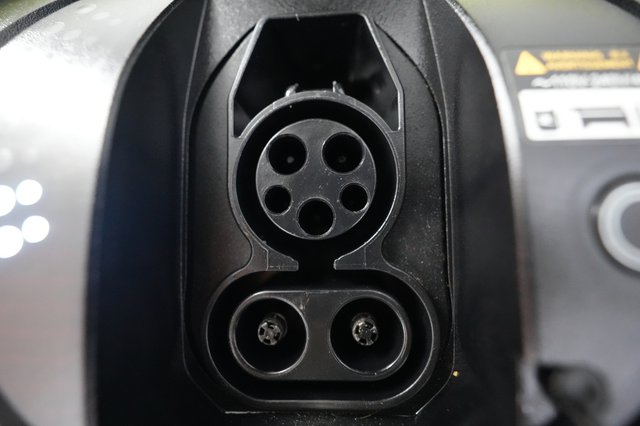 2023 Genesis GV60 — photo 8 of 25