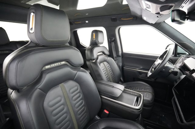 2023 Rivian R1T — photo 18 of 25