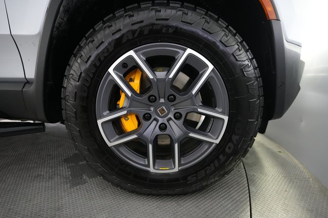 2023 Rivian R1T — photo 16 of 25