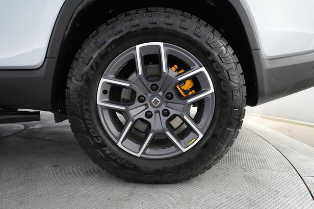 2023 Rivian R1T — photo 7 of 25