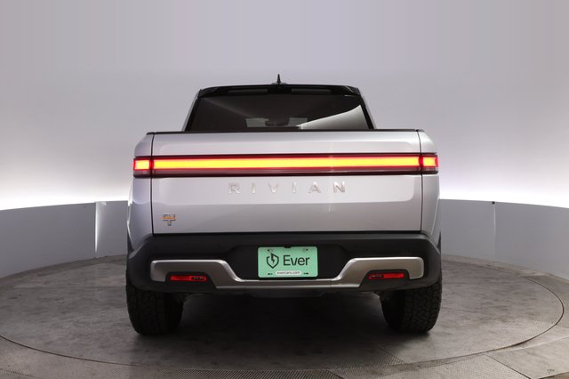 2023 Rivian R1T — photo 12 of 25