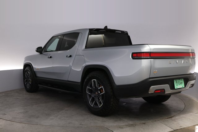 2023 Rivian R1T — photo 13 of 25