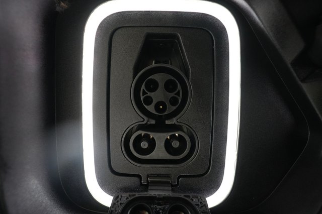2023 Rivian R1T — photo 8 of 25