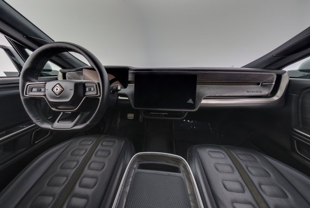 2023 Rivian R1T — photo 21 of 25