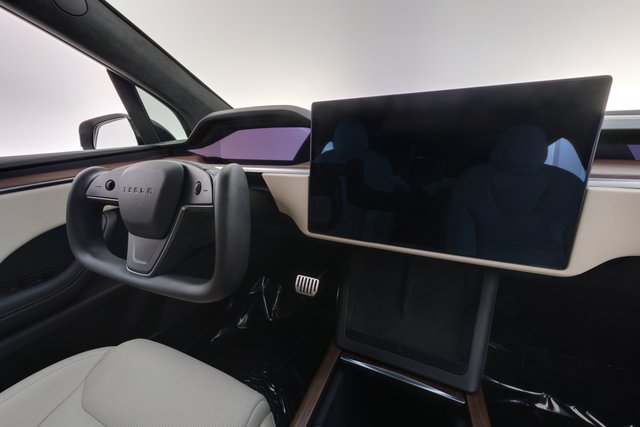 2023 Tesla Model X — photo 22 of 26