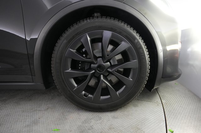 2023 Tesla Model X — photo 16 of 26