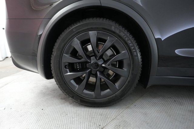 2023 Tesla Model X — photo 17 of 26