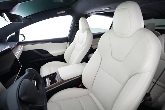 2023 Tesla Model X — photo 3 of 26