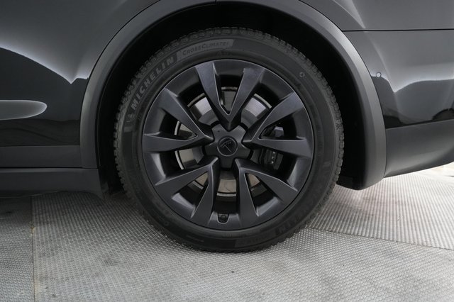 2023 Tesla Model X — photo 7 of 26