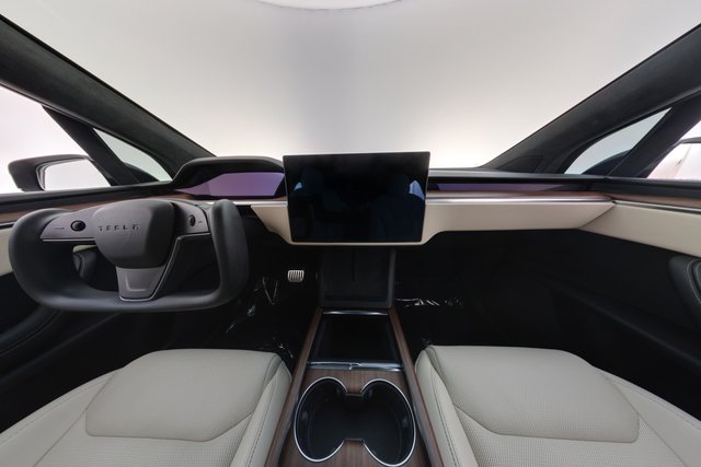 2023 Tesla Model X — photo 23 of 26