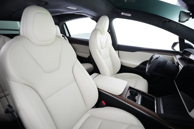2023 Tesla Model X — photo 18 of 26