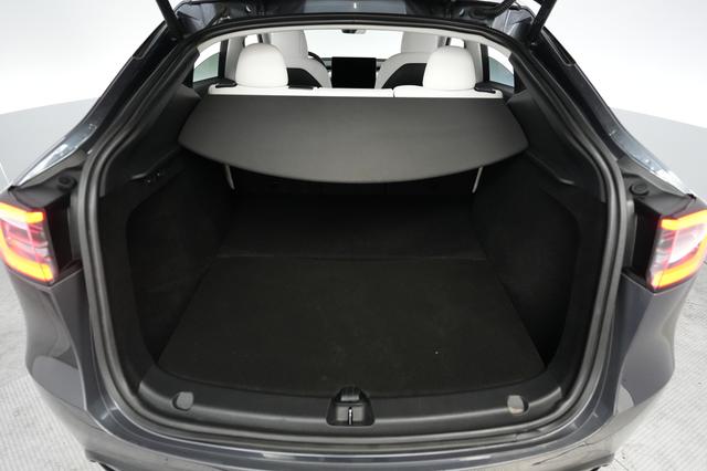 2023 Tesla Model Y — photo 6 of 25