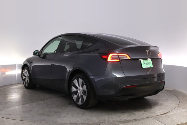 2023 Tesla Model Y — photo 13 of 25