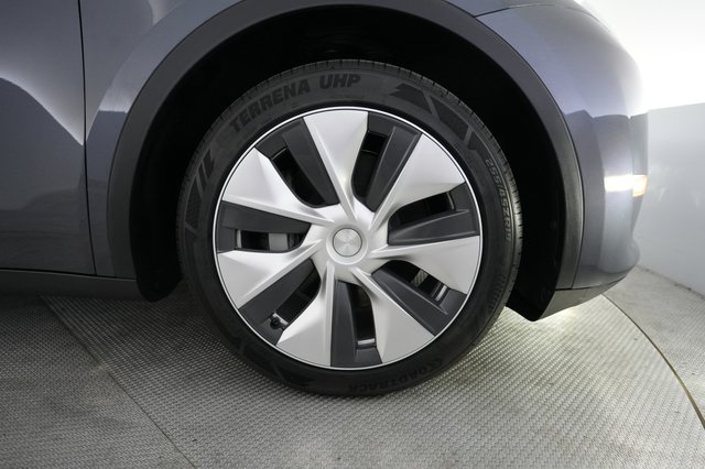 2023 Tesla Model Y — photo 16 of 25