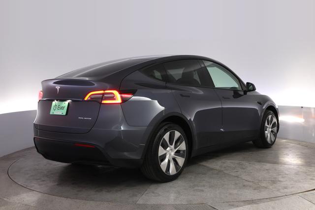 2023 Tesla Model Y — photo 2 of 25