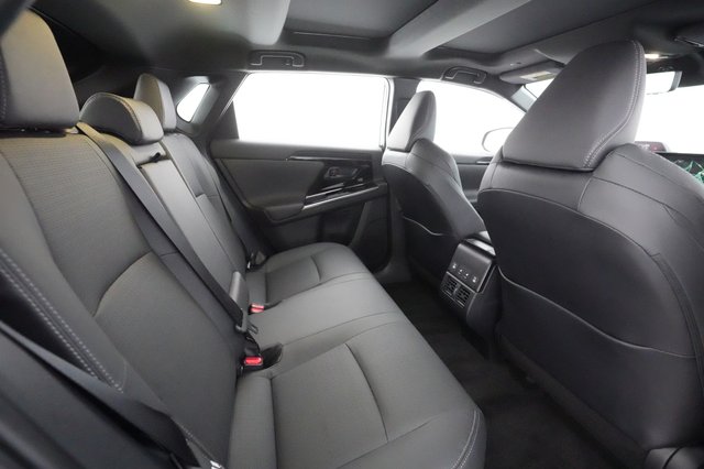 2023 Subaru Solterra — photo 4 of 25