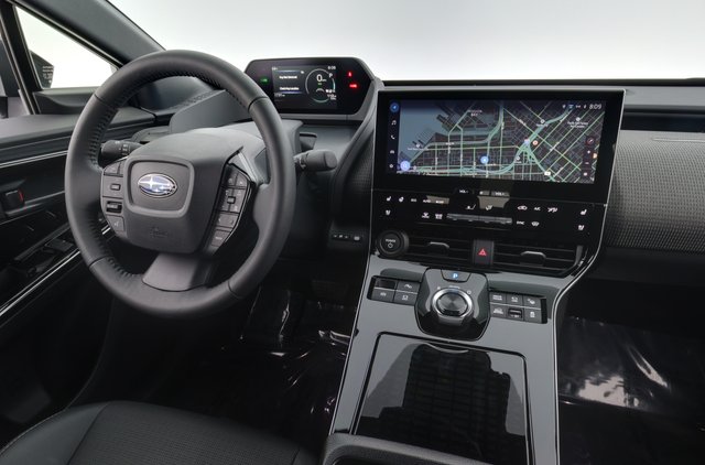 2023 Subaru Solterra — photo 3 of 25