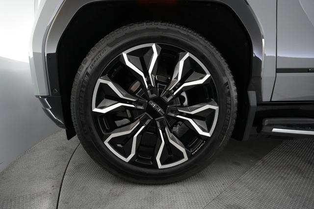 2024 GMC Sierra EV — photo 9 of 16