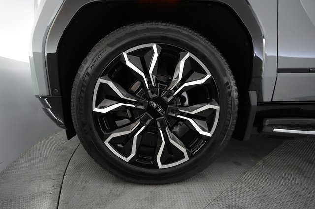 2024 GMC Sierra EV — photo 9 of 16