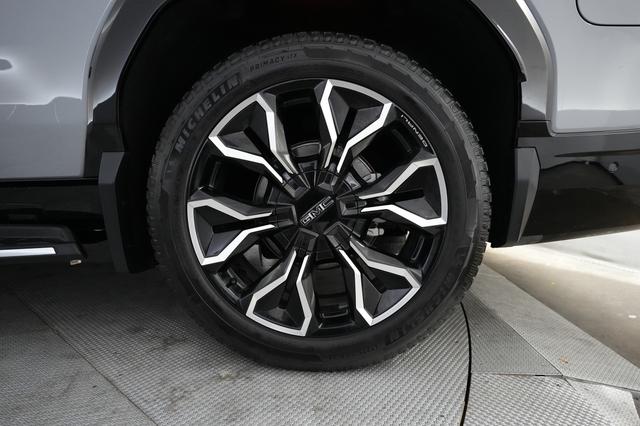 2024 GMC Sierra EV — photo 7 of 16