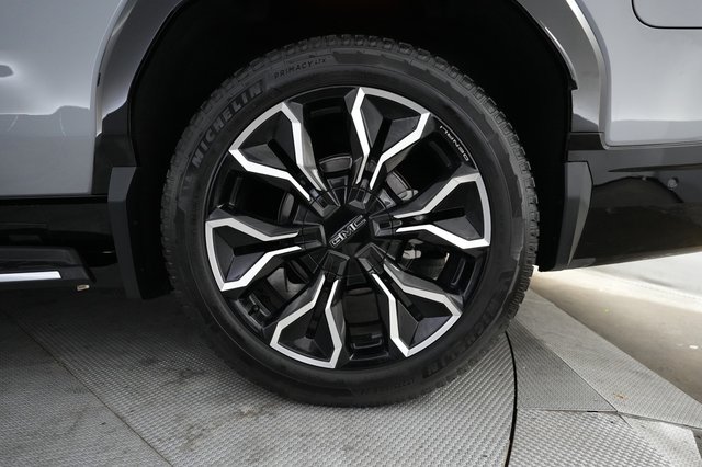 2024 GMC Sierra EV — photo 7 of 16