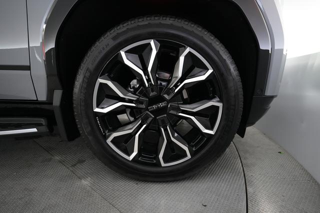 2024 GMC Sierra EV — photo 10 of 16