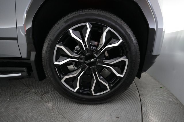 2024 GMC Sierra EV — photo 10 of 16