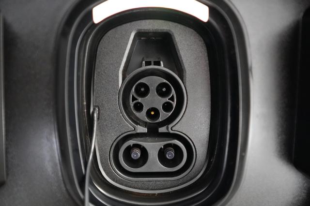 2024 GMC Sierra EV — photo 8 of 16