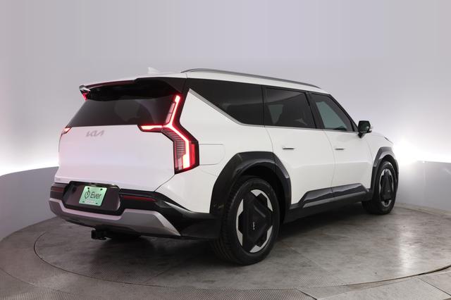 2024 Kia EV9 — photo 2 of 26