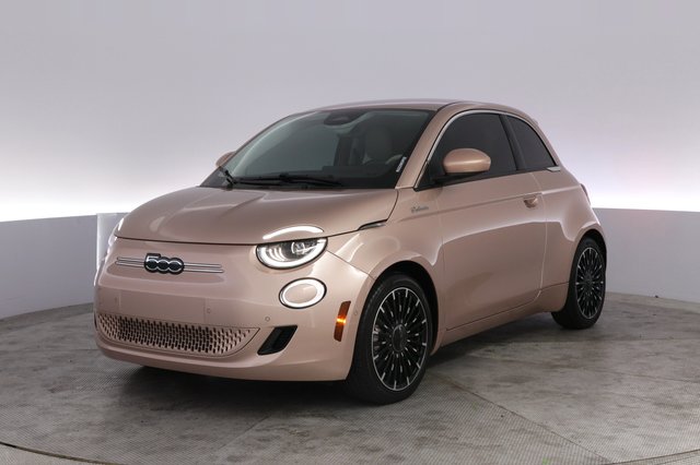 2024 Fiat 500e — VIN ZFAFFAC42RX220636