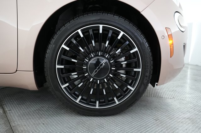 2024 Fiat 500e — photo 16 of 20