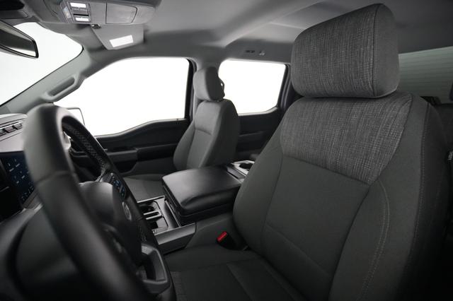 2023 Ford F-150 Lightning — photo 3 of 15