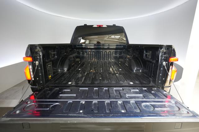 2023 Ford F-150 Lightning — photo 6 of 15