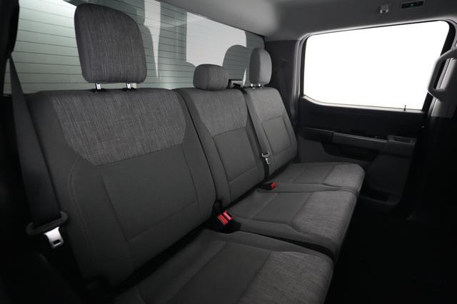2023 Ford F-150 Lightning — photo 4 of 15
