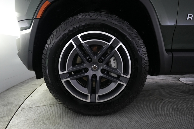 2025 Rivian R1S