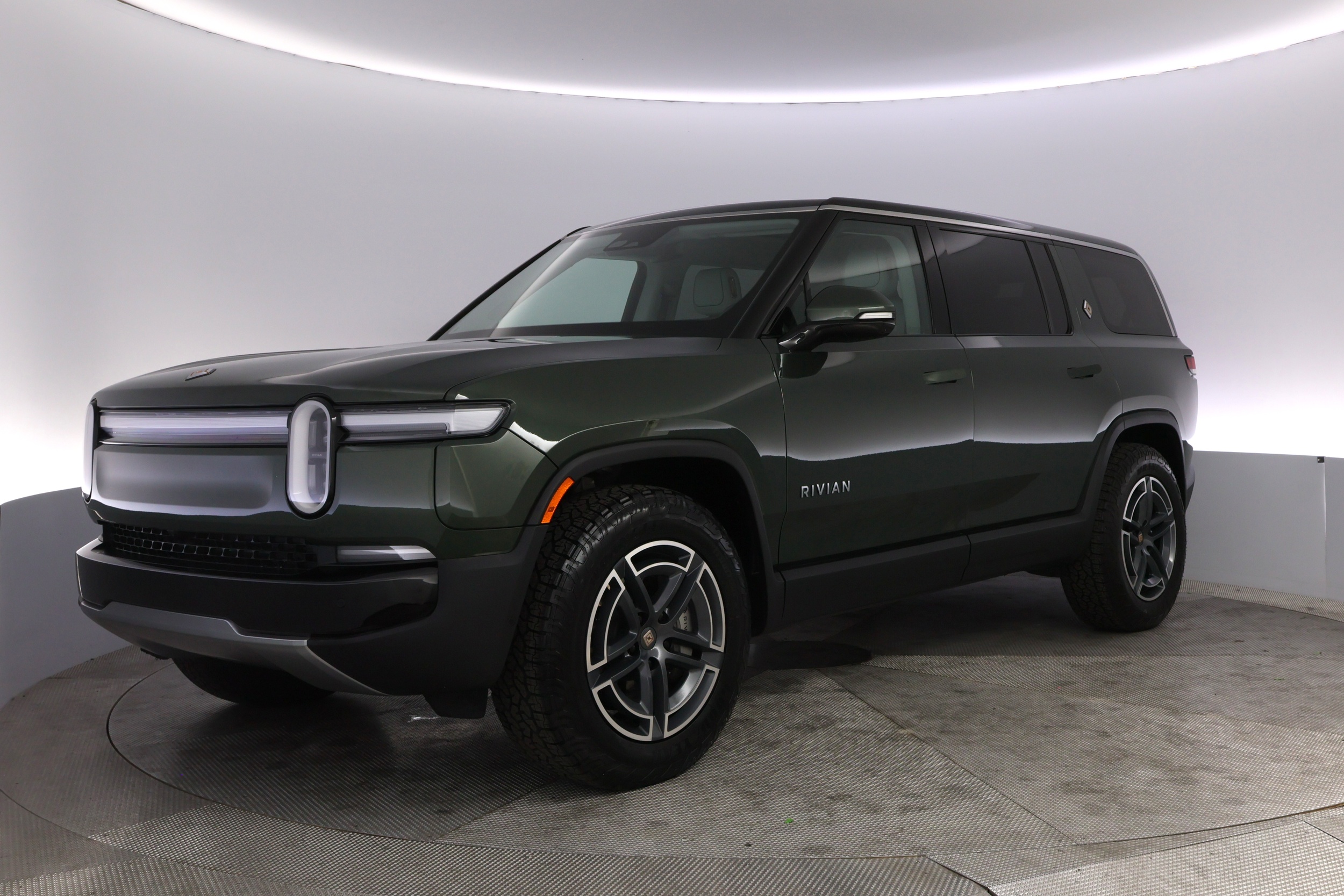 2025 Rivian R1S Adventure