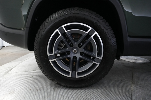 2025 Rivian R1S