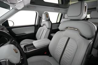 2025 Rivian R1S — photo 3 of 24